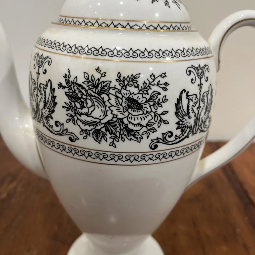 Wedgwood Black Columbia large coffee pot‎ 1¾ pints (UK), VGUC 10.5